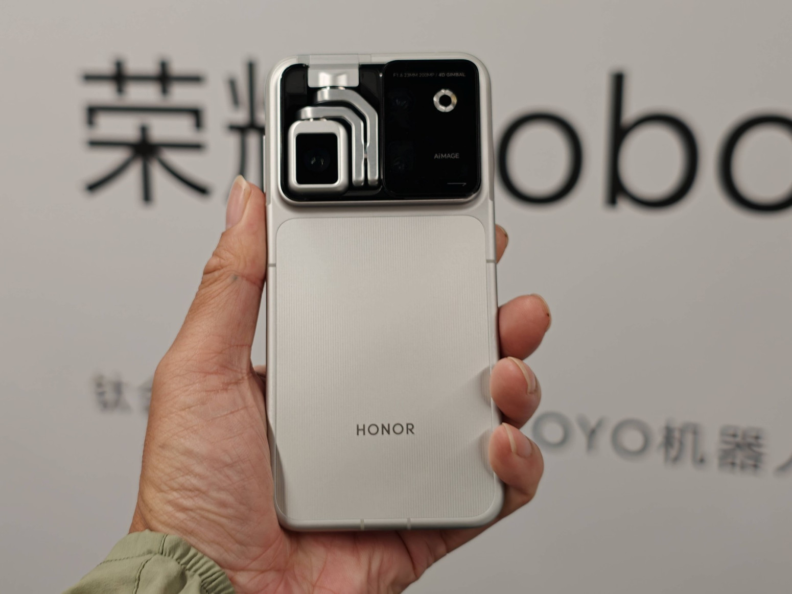 Honor lansirao Robot Phone sa kamerom koja prati svaki vaš pokret FOTO/VIDEO
