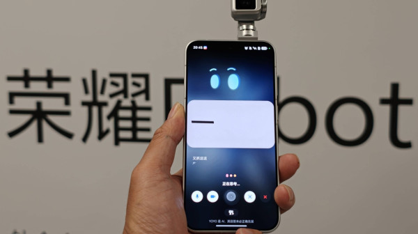 Honor lansirao Robot Phone sa kamerom koja prati svaki vaš pokret FOTO/VIDEO