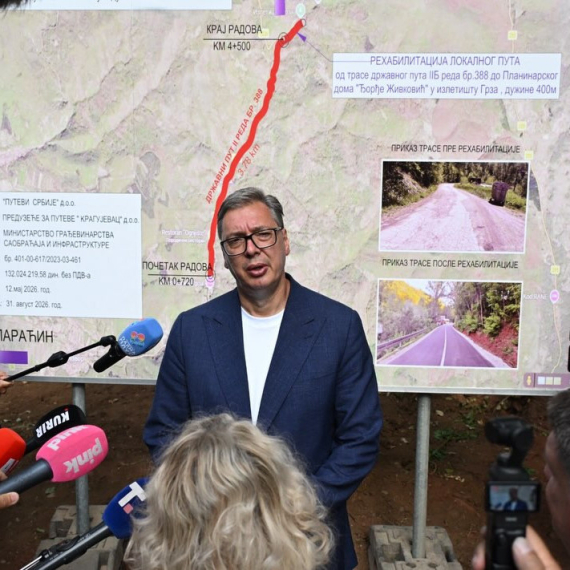 Vučić obišao radove na rekonstrukciji puta na Grzi; Meštani oduševljeni: "Mašine su stigle posle 15 dana"