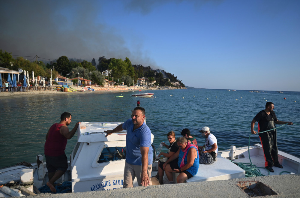Drama na Halkidikiju: Požar pod kontrolom, ali stiže upozorenje koje brine sve FOTO