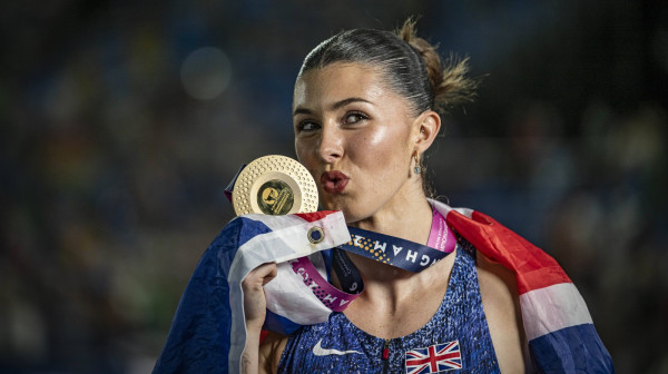 "Dva od četiri, bejbi!" – Britanka juri istoriju na EP