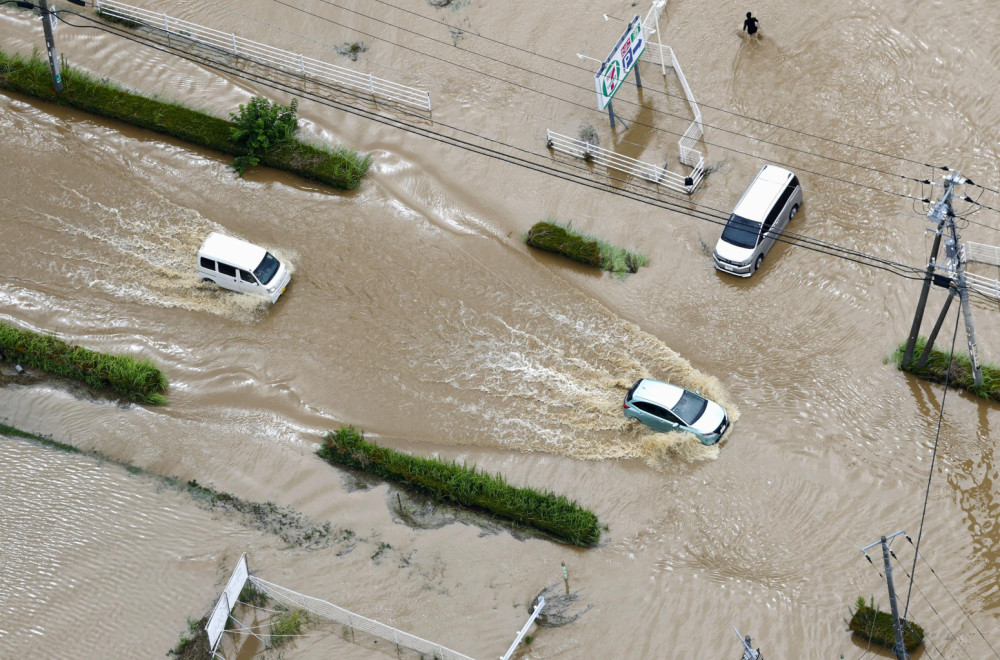 Nezapamćene poplave u Japanu: Šestoro poginulih; Naređena evakuacija za više od 400.000 ljudi VIDEO