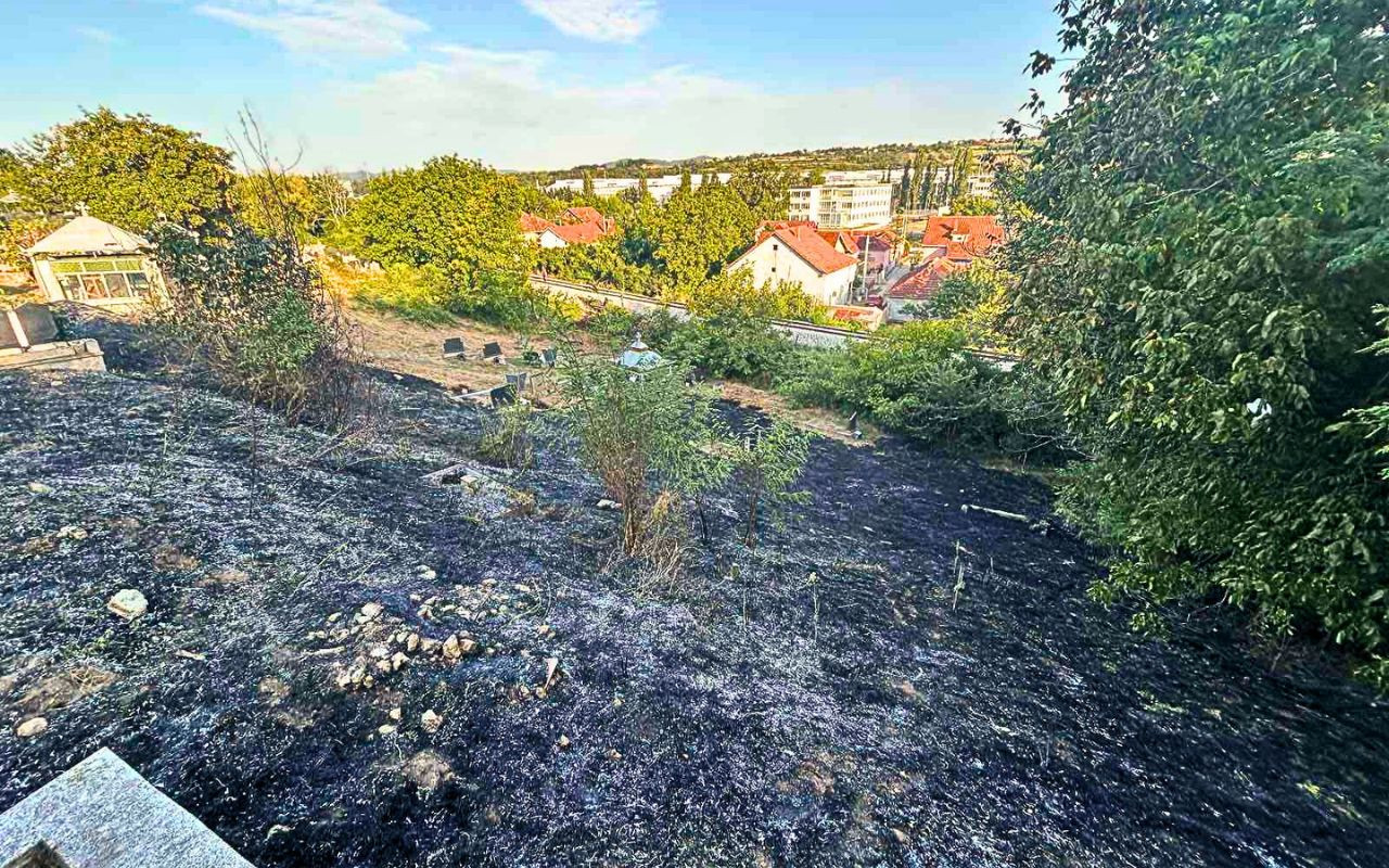 JKP Šumadija Kragujevac apeluje na građane na oprez prilikom paljenja sveća na grobljima