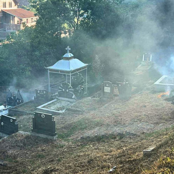 JKP Šumadija Kragujevac apeluje na građane na oprez prilikom paljenja sveća na grobljima