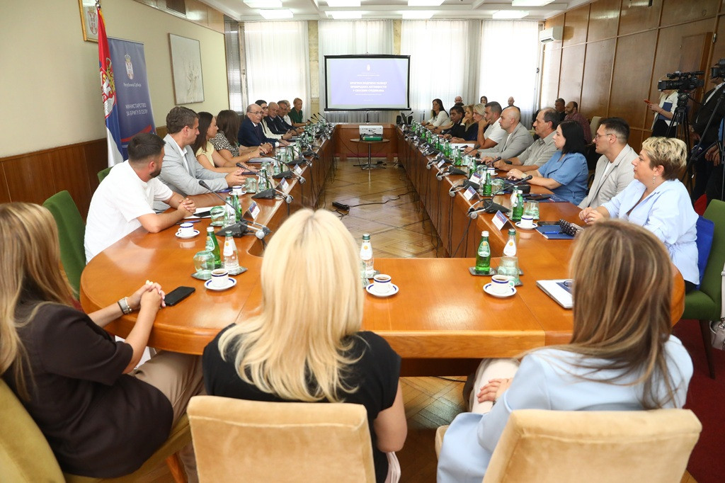 Krkobabić: Stiže prava pomoć za preduzetnike u selima; Potpisani ugovori za podršku razvoju privrede