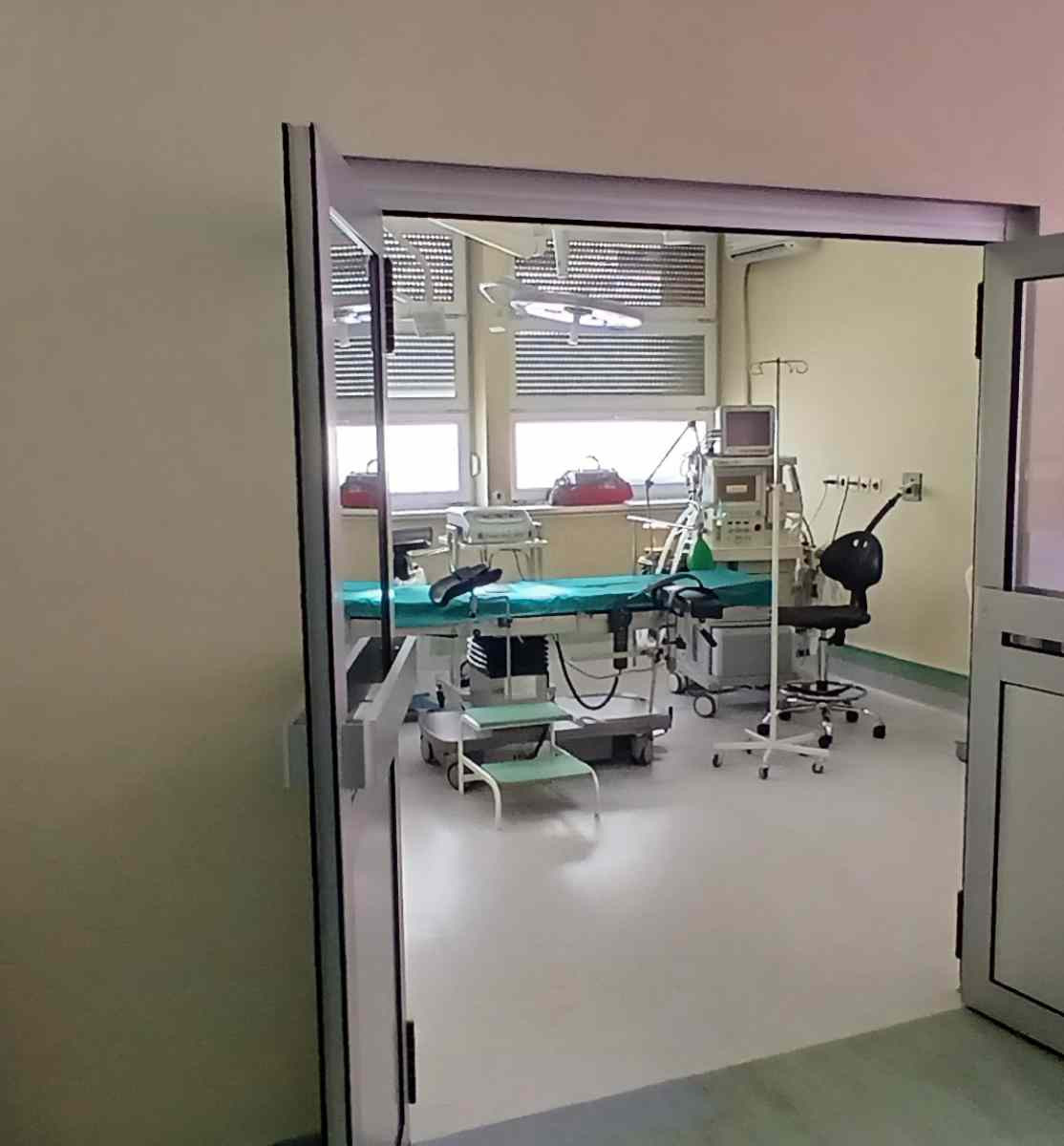 Otvorena renovirana sala za hitne carske rezove u Kruševcu