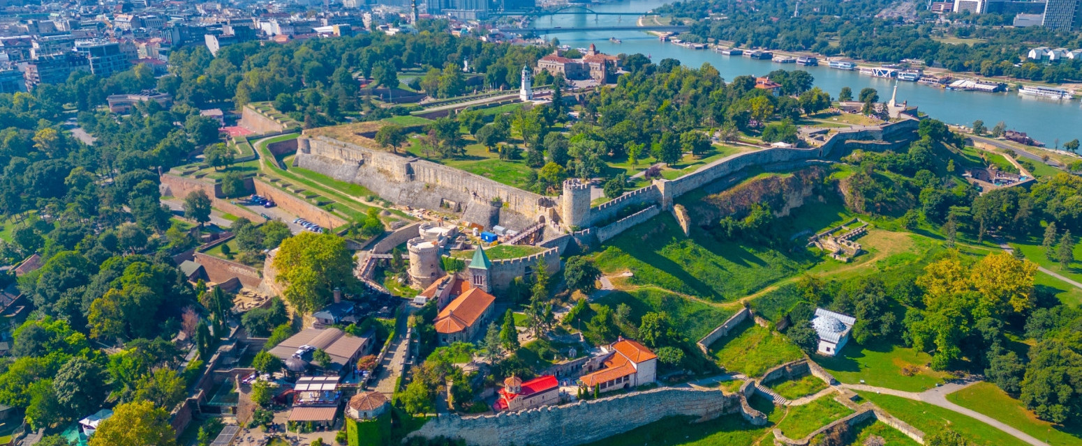 Srbija privukla skoro pola miliona turista u julu: Jedan grad najposećeniji VIDEO