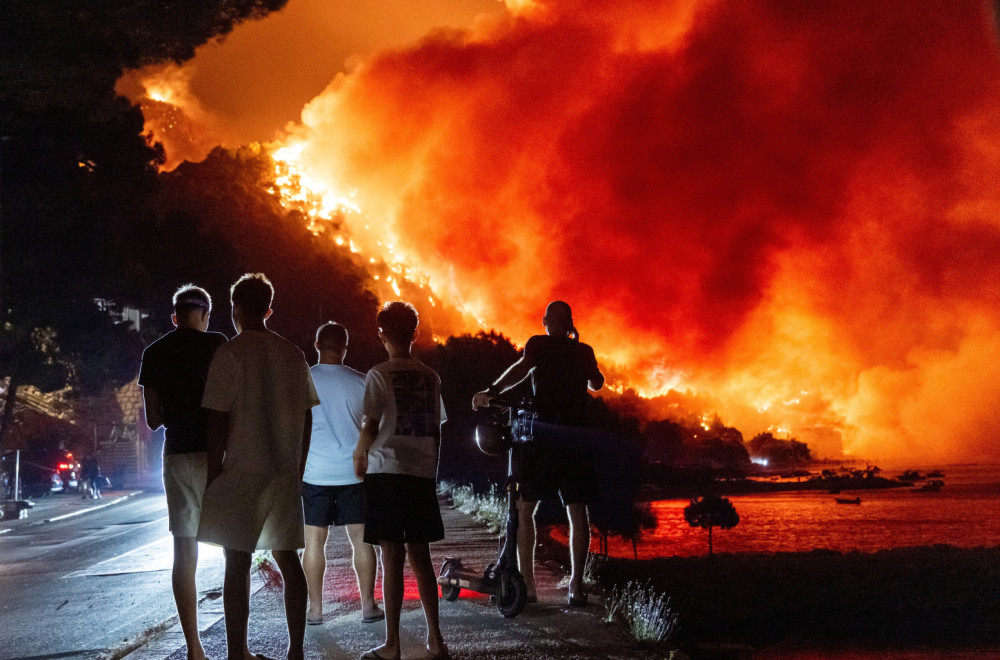 Novi veliki požar u Hrvatskoj; Objavljeni stravični snimci; Više od 2.000 ljudi evakuisano FOTO/VIDEO