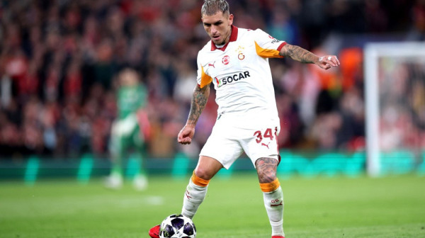 Fudbaler Galatasaraja beži iz Istanbula – muškarac mu proganja suprugu VIDEO