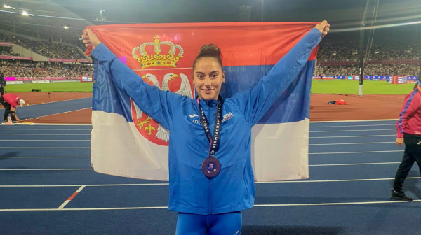 Medalja za Adrianu Vilagoš!