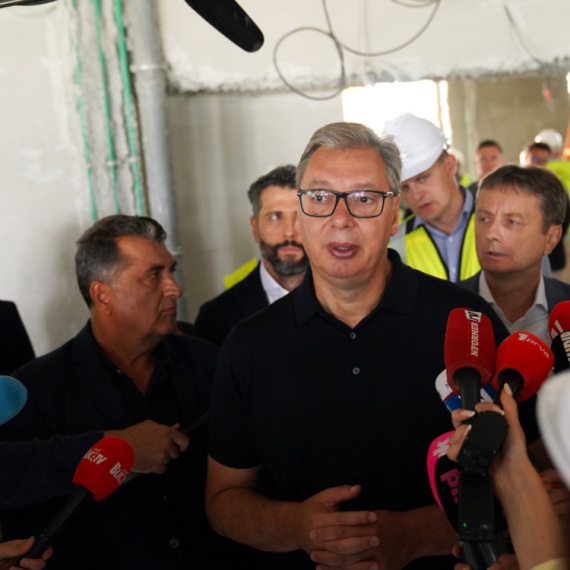 Vučić obišao radove na izgradnji Tiršove 2: "65.000 kvadrata za svu decu Srbije" VIDEO