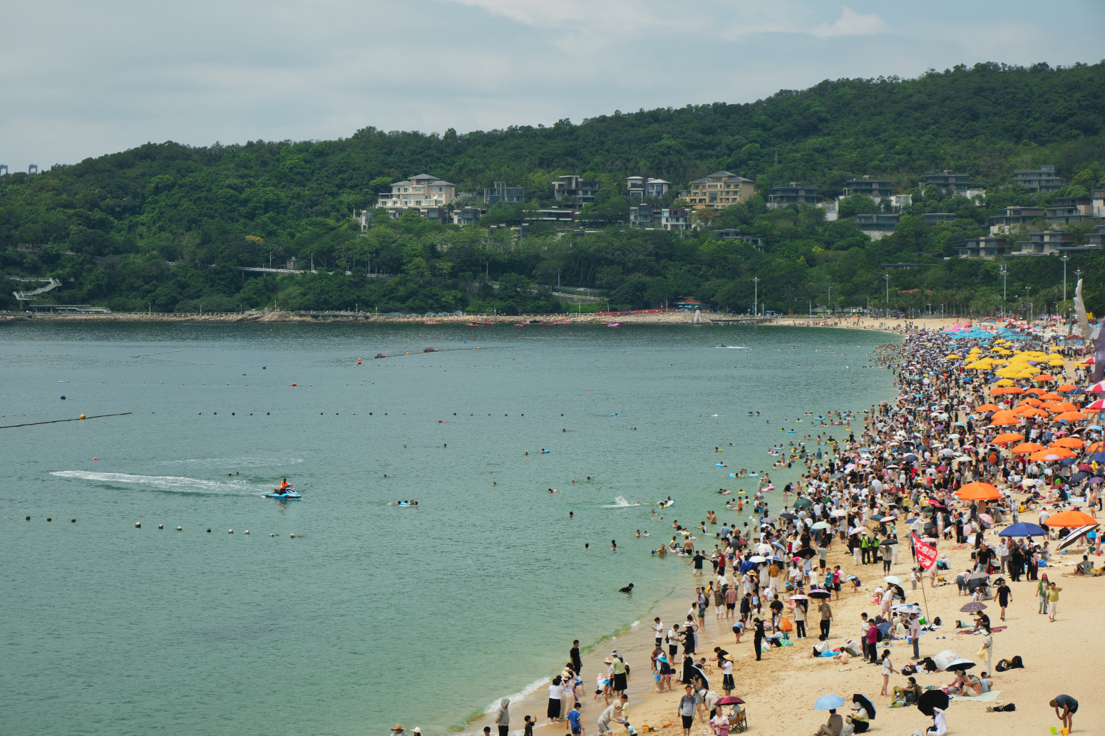 Najposećenija na svetu: Na ovoj plaži ne možete da priđete vodi od gužve FOTO/VIDEO
