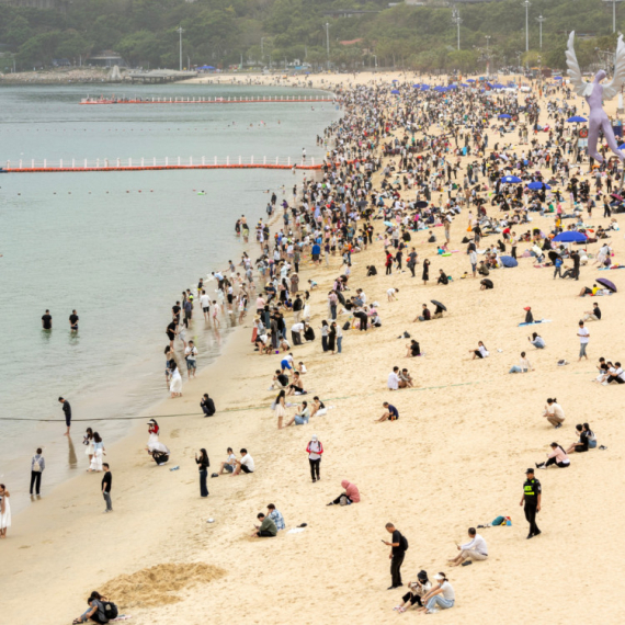 Najposećenija na svetu: Na ovoj plaži ne možete da priđete vodi od gužve FOTO/VIDEO