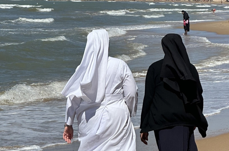 Izbio "sveti rat" zbog plažnog bara: Časne sestre se pobunile, imaju jak razlog