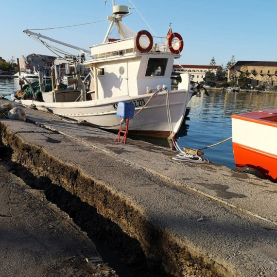 Umalo tragedija na Zakintosu: Brod sa turistima udario u betonske blokove, ima povređenih