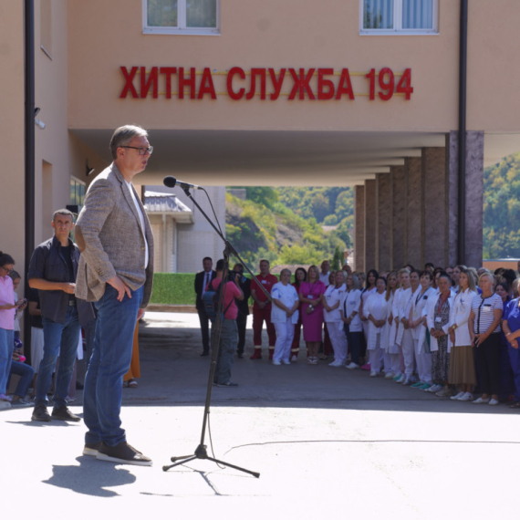 Vučić obišao novu zgradu Doma zdravlja u Kuršumliji: "Izgleda kao spejs-šatl" FOTO/VIDEO