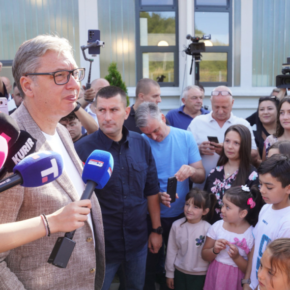Jedna žena bila je presrećna zbog leka i zahvalila se Vučiću; "Sada ne mora da bira hrana ili lek"