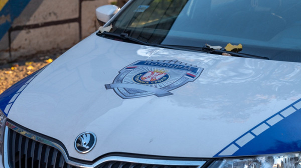 Saobraćajna nezgoda u Nišu: Sudar dva automobila u naselju Donja Vrežina