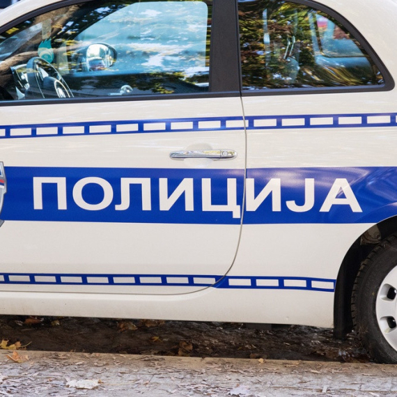 Filmska pljačka u Preljini: Trojica lopova upala u menjačnicu i odnela čitav sef sa dva miliona dinara