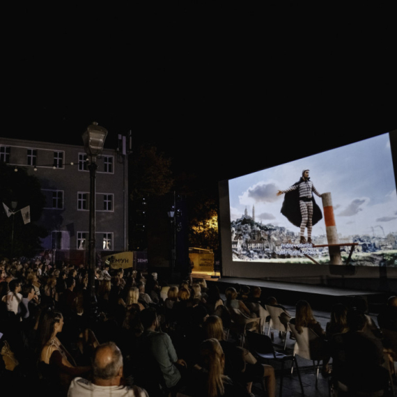 Zvanično otvoren Zemun Fest! Predivna atmosfera na Velikom trgu označila početak petodnevnog spektakla