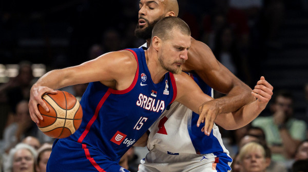 Arena prvi put proključala!