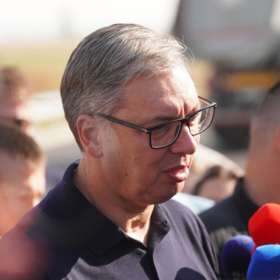 Vučić obišao radove na auto-putu Kuzmin-Sremska Rača: "Uložićemo ne manje od 340 miliona evra"