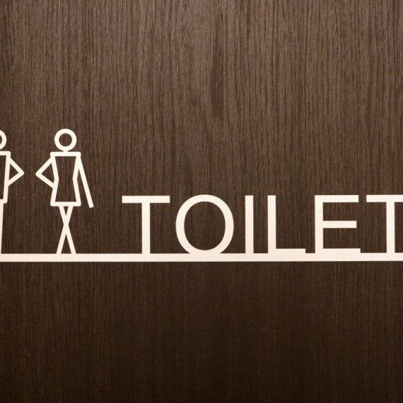 Platila 50 centi za toalet, muškarac za pisoar nije: Slučaj iz WC-a stigao do suda