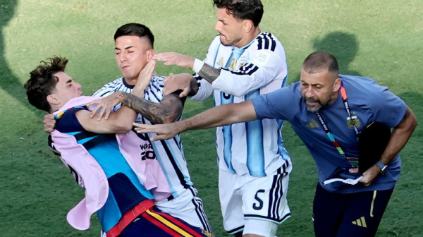 Paredes suspendovan na 10 utakmica zbog napada na Gavija