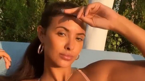 Njene seksi obline nikad ne razočaraju: Sada je ponosno pokazala i zadnjicu FOTO