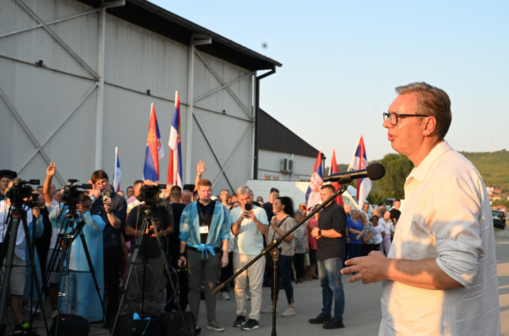 Vučić u Lebanu obišao firmu "Interfood S80": "Moramo da pomognemo privatnom sektoru" FOTO/VIDEO