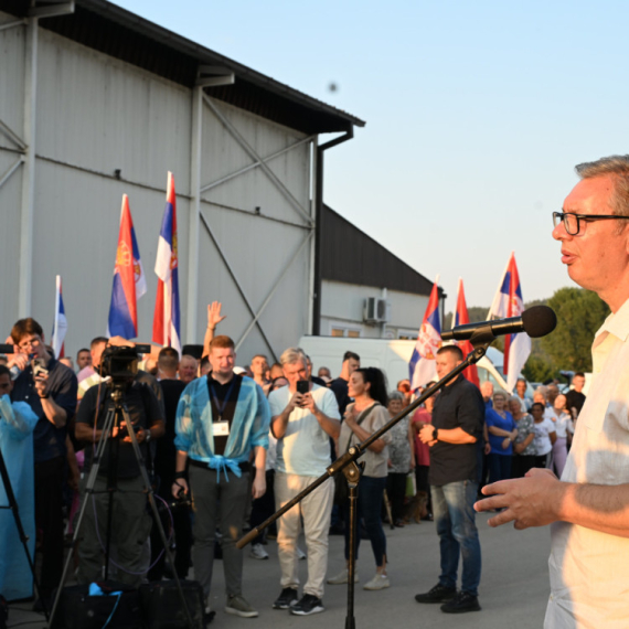 Vučić u Lebanu obišao firmu "Interfood S80": "Moramo da pomognemo privatnom sektoru" FOTO/VIDEO