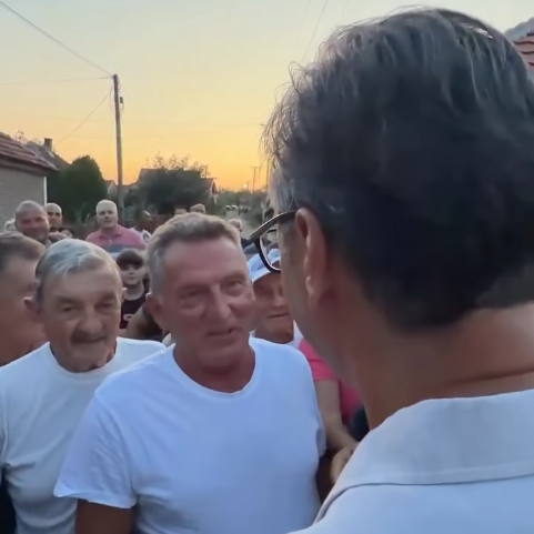 Vučić sreo bivšeg nadređenog iz vojske; Prisetili se dana u uniformi: "Ja sam Vas prvi izabrao" VIDEO