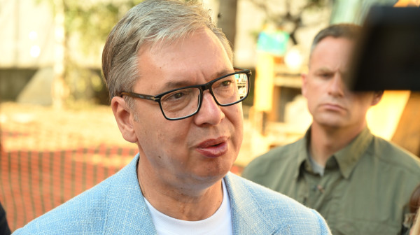 Vučić: "Nastavićemo da povećavamo minimalac i da bude što manje na teret poslodavaca"