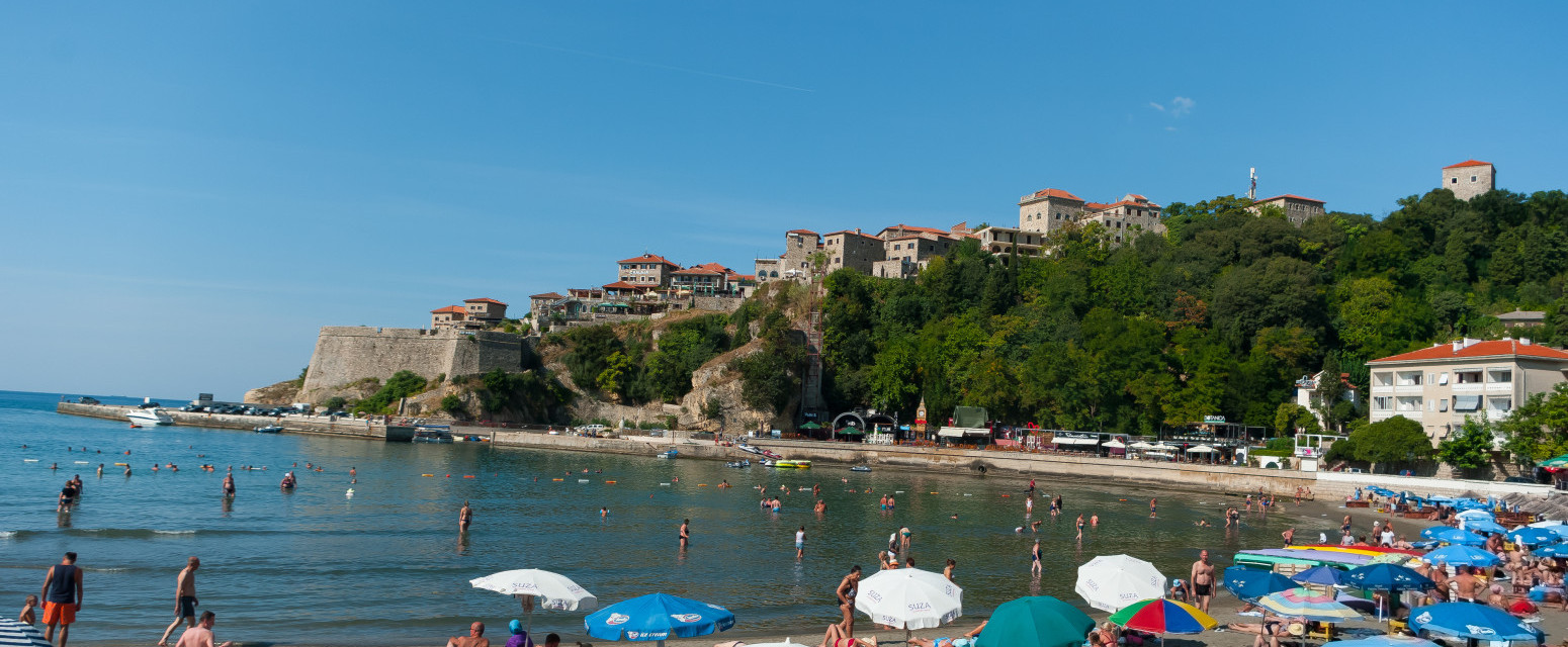 Obezbeđenje stoji na ulazu: Muškarci ne smeju na ovu plažu u Crnoj Gori, razlog će vas iznenaditi FOTO