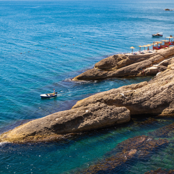 Kupači zatekli neobičan prizor: Blokirana plaža