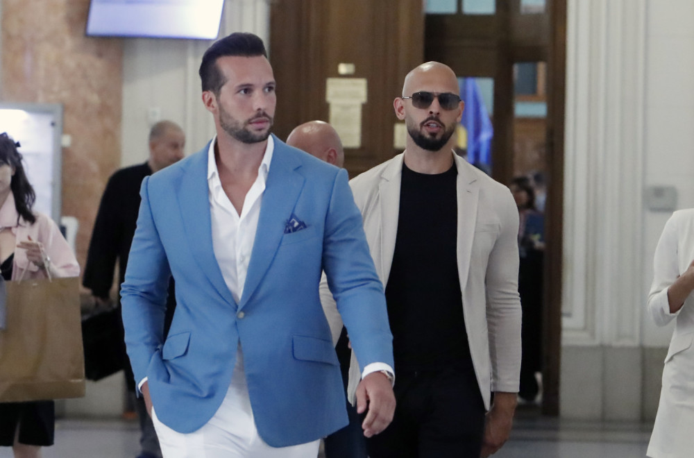 Braća Tejt prijavljena zbog "ruske propagande": Snimali se na tenku i sa oružjem