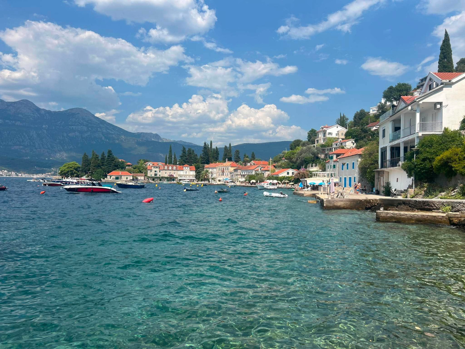 Ovo je najromantičnije mesto u Crnoj Gori, a Srbi ga obožavaju FOTO