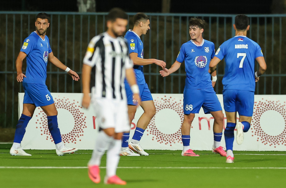 Parizan gubi – Mladost pogodila stativu