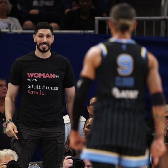 Skandal u WNBA – Kanter posle sukoba sa košarkašicom izbačen iz hale VIDEO