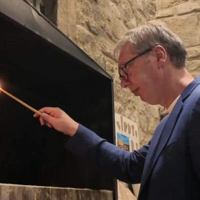 Vučić obišao Crkvu Svetih apostola Petra i Pavla u Novom Pazaru: "Mesto koje čuva temelje srpske vere" VIDEO