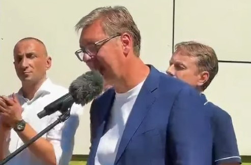 Uplakana majka obratila se Vučiću; "13 godina sam vas čekala"; On joj poručio da će odmah rešiti njen problem