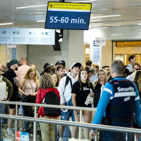 Jedan od najprometnijih aerodroma u Evropi u haosu: Ogromne gužve i odlaganje letova FOTO