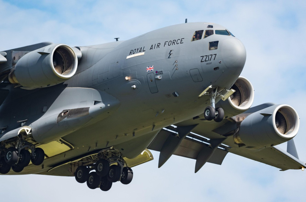 Avion američkog ratnog vazduhoplovstva sleteo u Moskvu; Nastao je muk FOTO