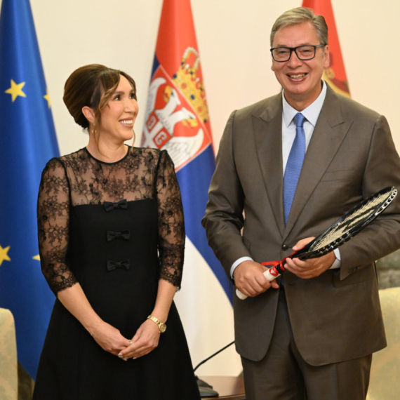 Opozicioni mediji izvređali Jelenu Janković zbog susreta sa Vučićem FOTO