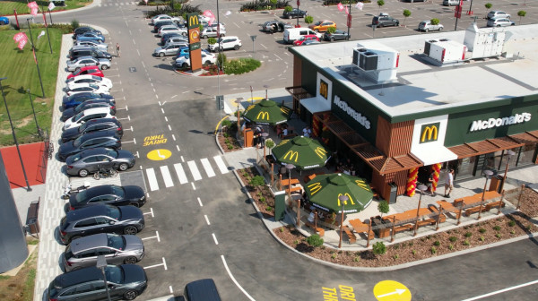 Nakon više od 20 godina, ponovo otvoren Mekdonalds u Čačku FOTO