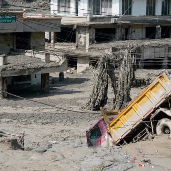 Ovako izgleda katastrofa: Voda, blato i kamenje gutaju sve pred sobom; Gotovo stotinu mrtvih FOTO/VIDEO