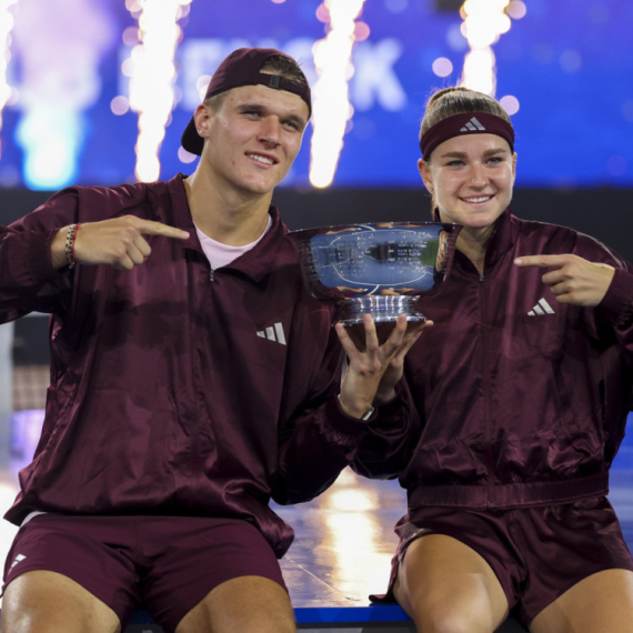 Đoković i Sabalenka? Alkaras i Serena? Ne, Menšik i Muhova! VIDEO