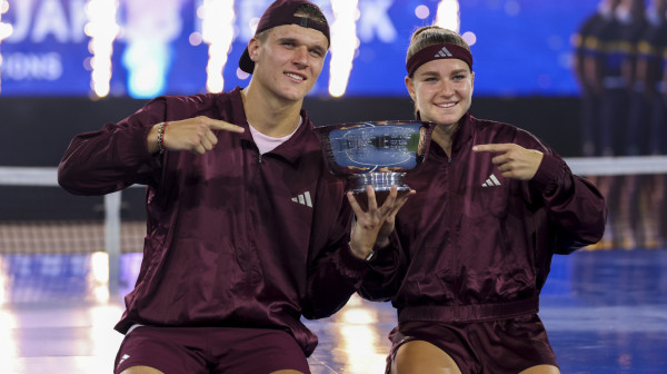 Đoković i Sabalenka? Alkaras i Serena? Ne, Menšik i Muhova! VIDEO