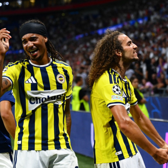 Skandal u LŠ: Guendouzi slavio pred navijačima Liona, igrači se potukli u tunelu VIDEO