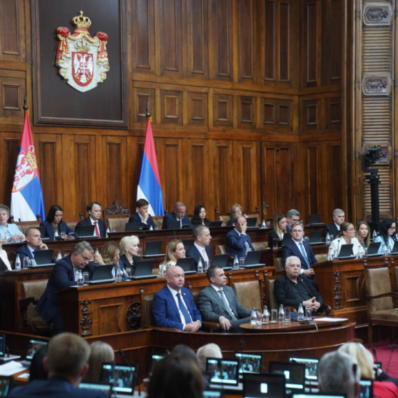 Nastavljena vanredna sednica Skupštine Srbije: Poslanici o Beogradu na vodi